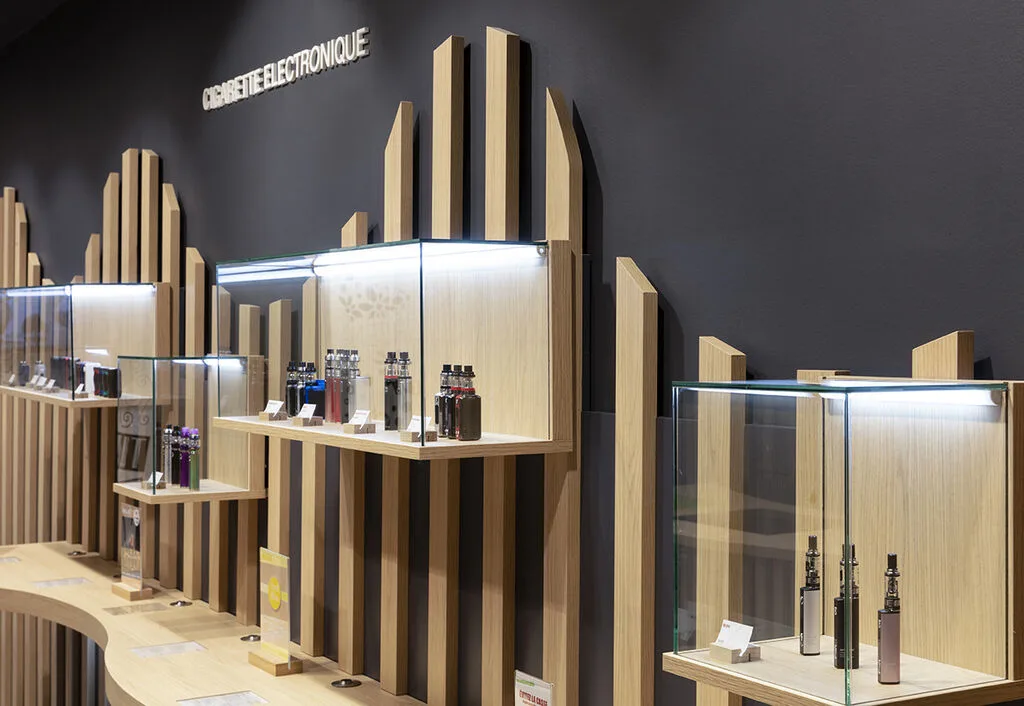 Mobiliario a medida para Duty Free.