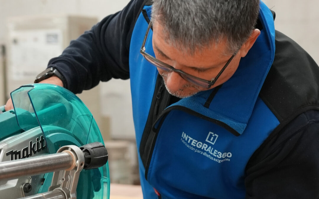 Construir con lo existente: nuestra participación en el taller de maderas reutilizadas de la UA.