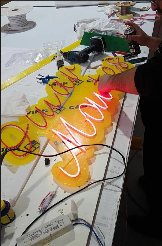 Vestidor a medida para Omar Montes por Integrale360.