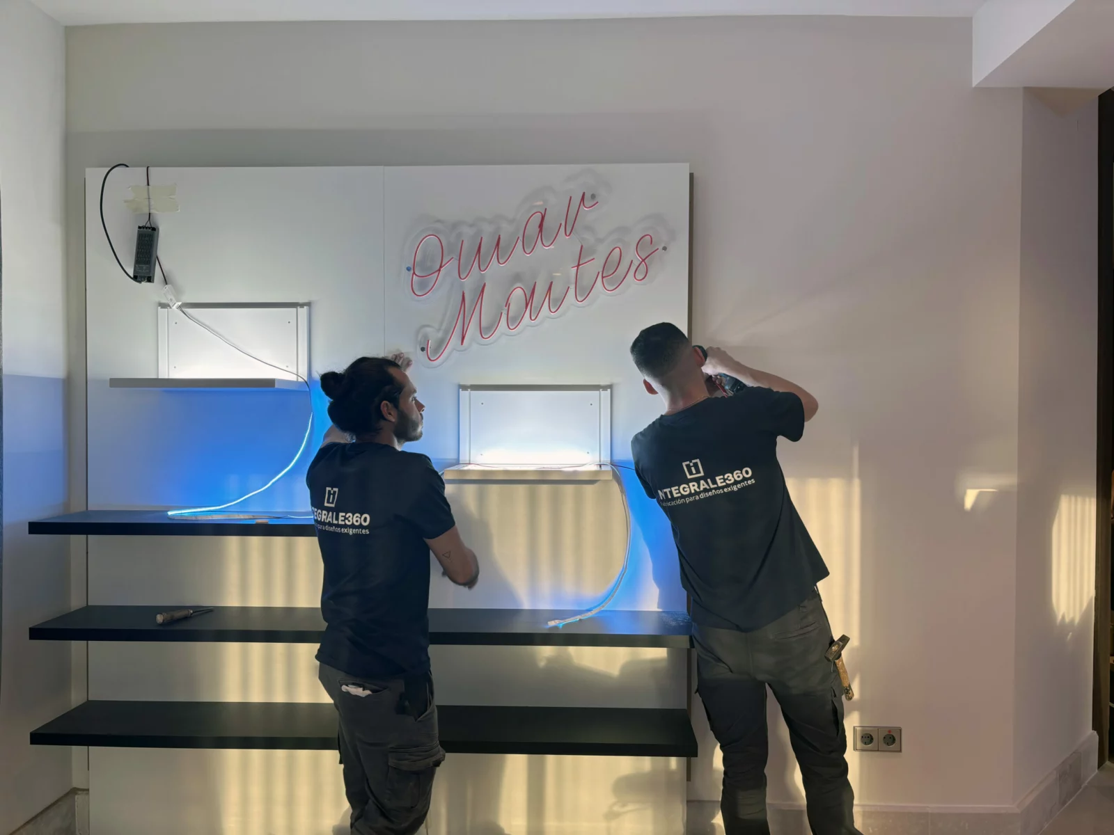 Vestidor a medida para Omar Montes por Integrale360.