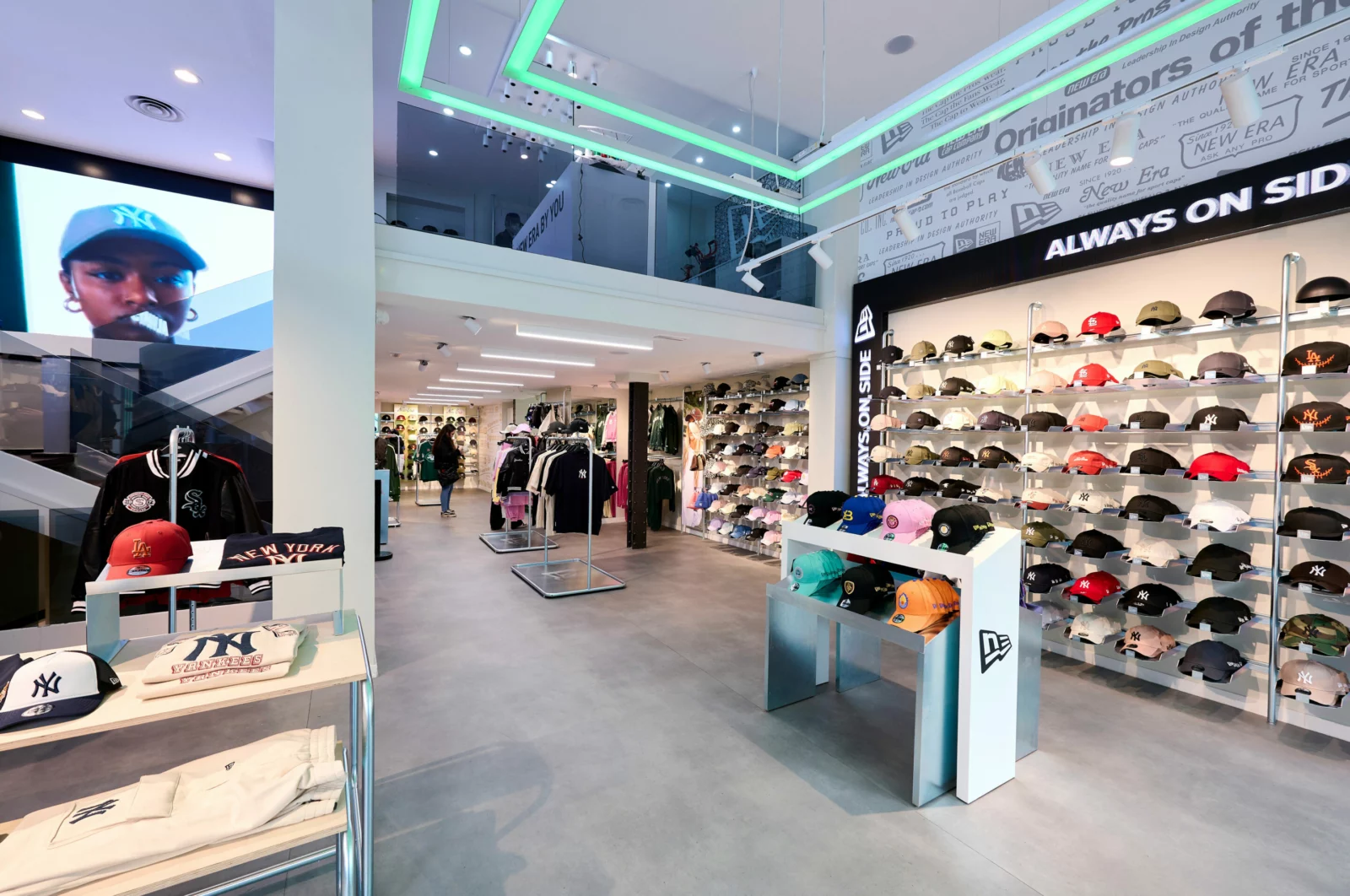 Mobiliario para tienda de deporte