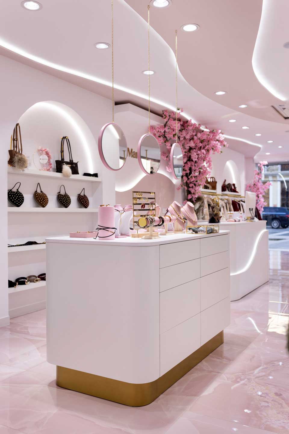 mobiliario de tiendas de ropa