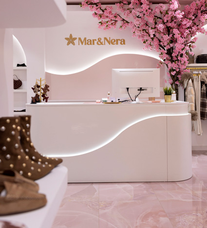 Muebles a medida para estudio de tatuajes de Ganga Tattoo.