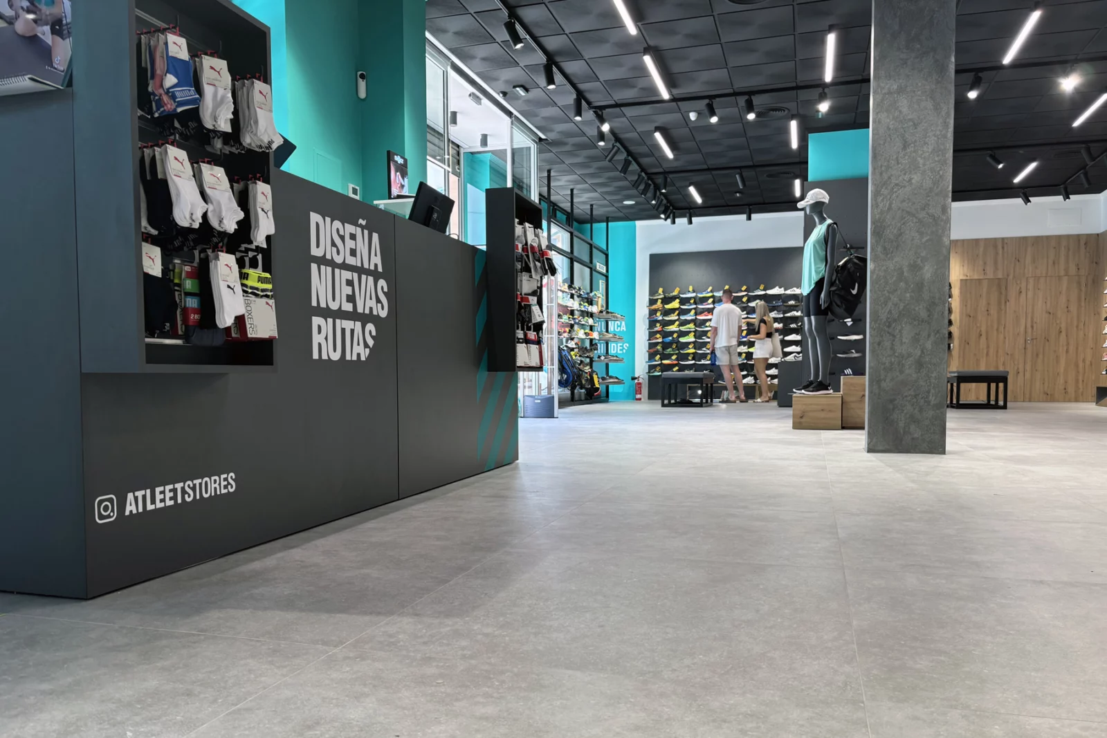 Mobiliario para tienda de deporte