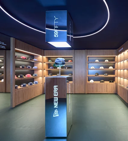Muebles para New Era fabricados a medida.