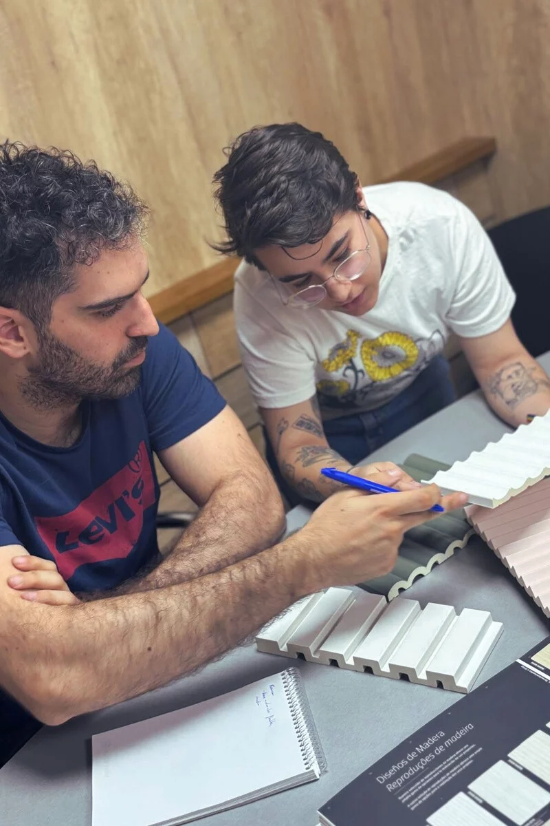 Mobiliario a medida para marcas. Proyecto El Almendro y Delaviuda.