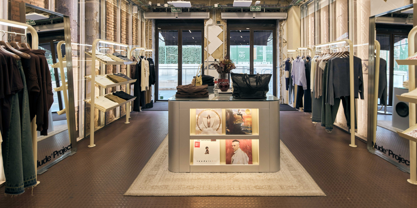 Muebles a medida para estudio de tatuajes de Ganga Tattoo.