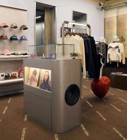 Muebles a medida para estudio de tatuajes de Ganga Tattoo.