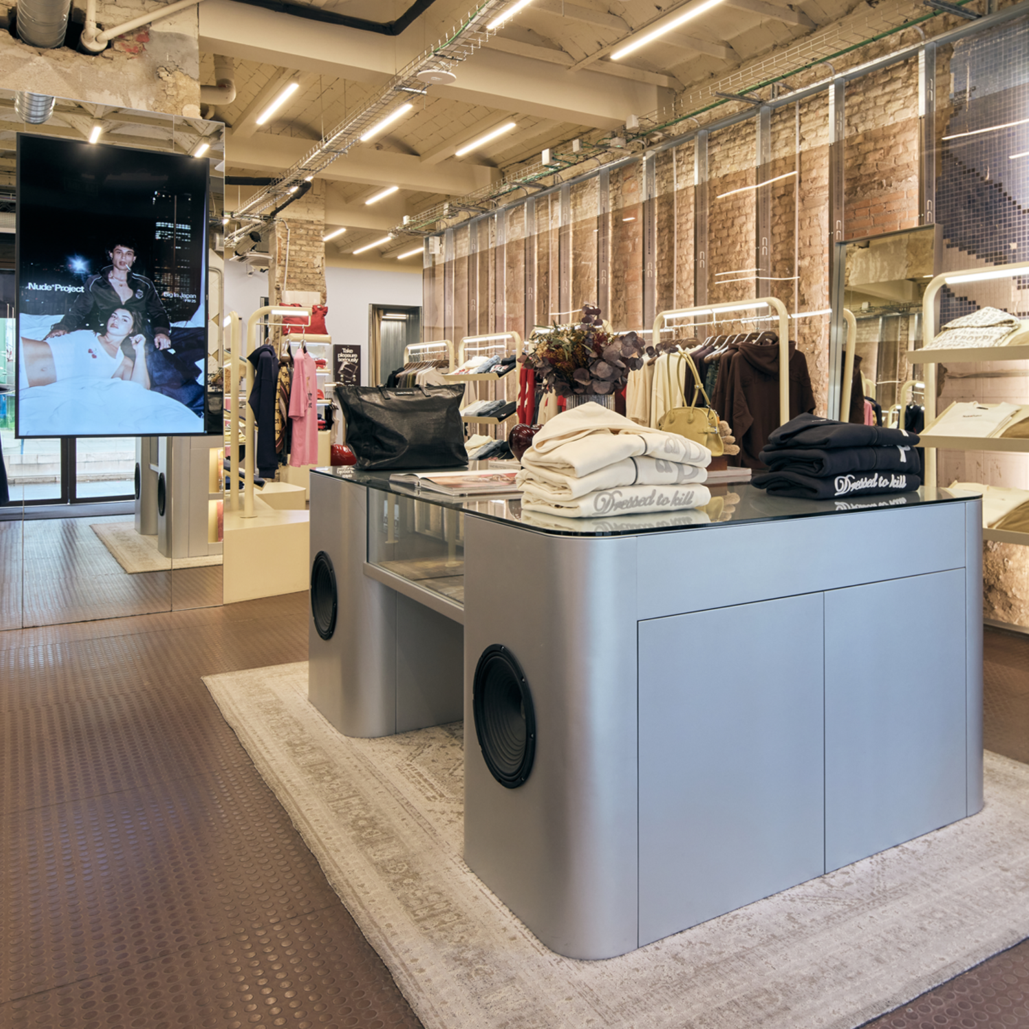 Mobiliario a medida para Nude Project por Integrale360.