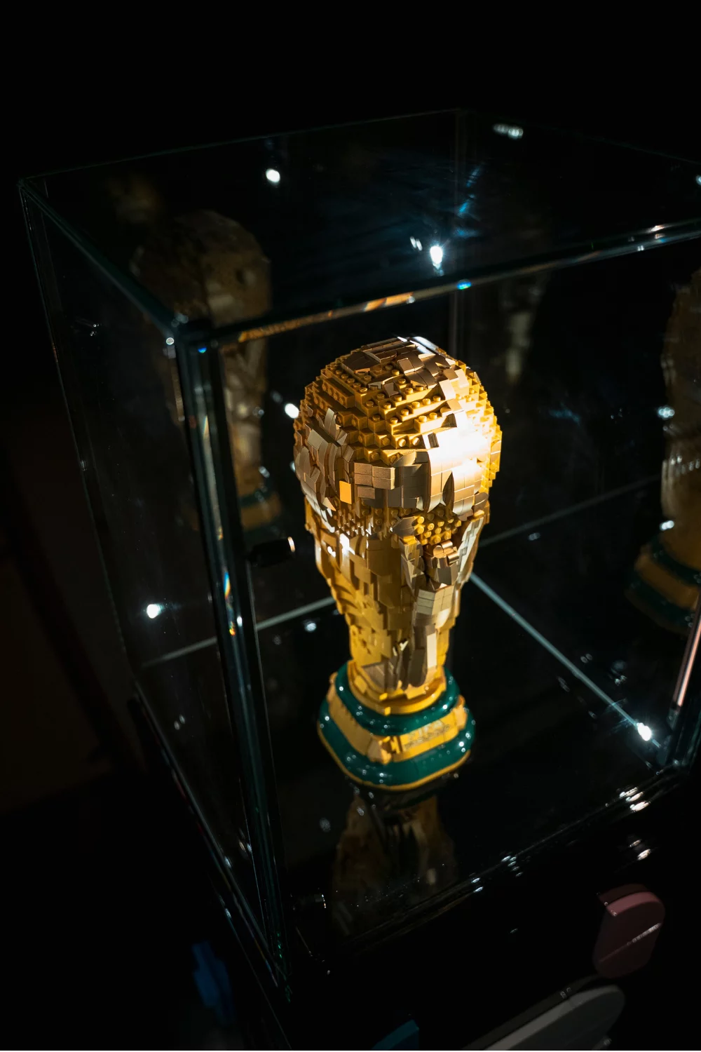 Vitrina premium a medida para la FIFA World Cup 2026™ by LEGO®