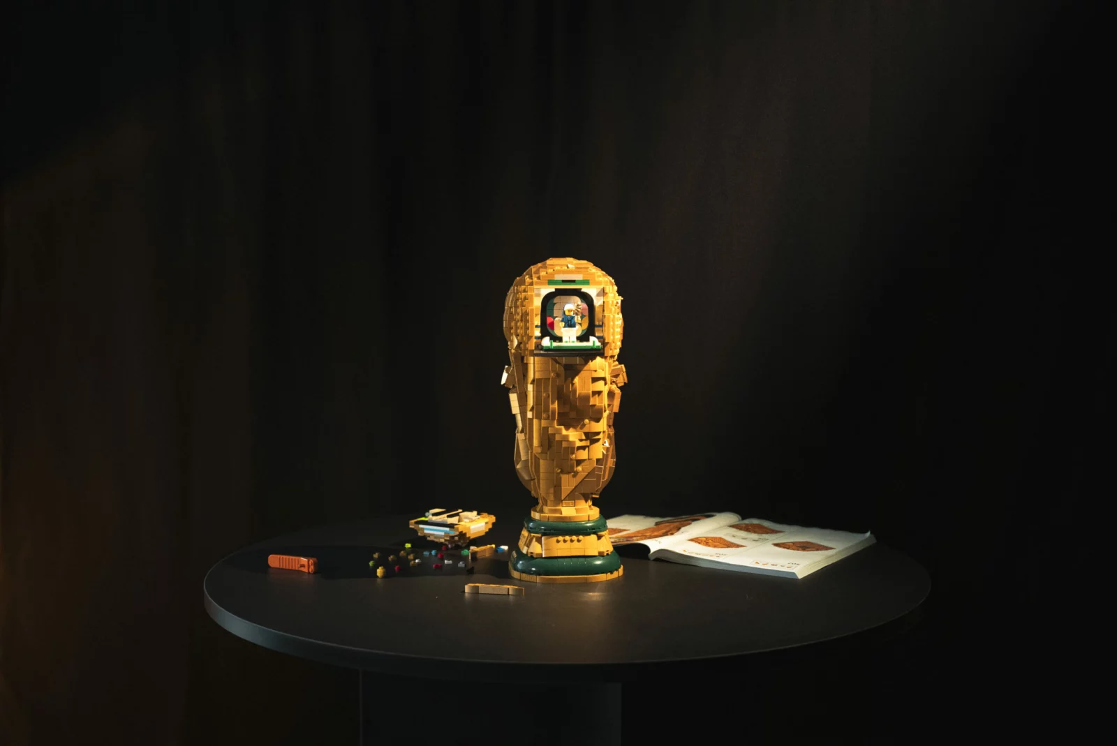 Vitrina premium a medida para la FIFA World Cup 2026™ by LEGO®